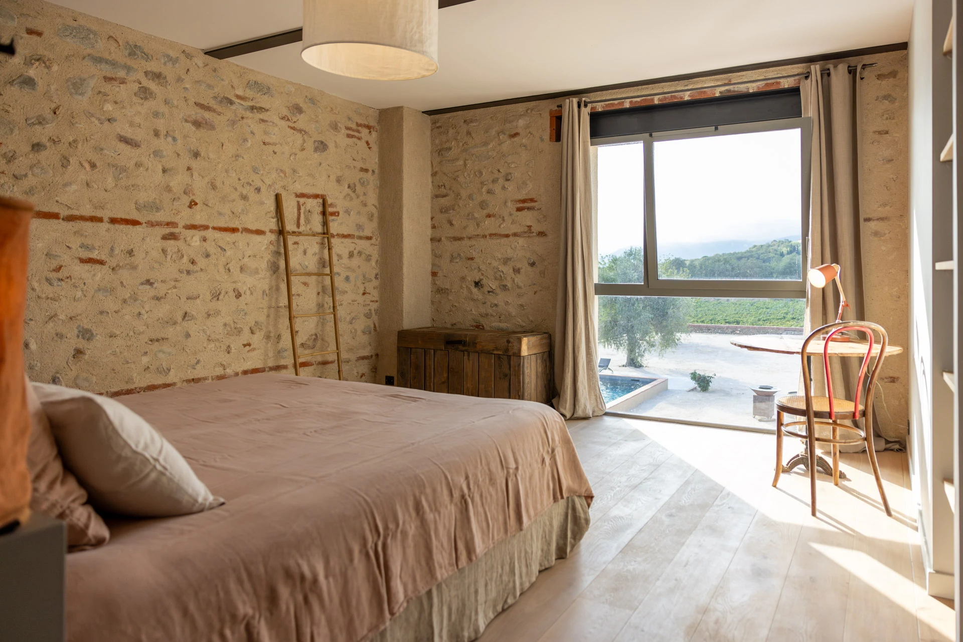 chambre-superieure-aubepine-chateau-montana-sejour-de-jeune